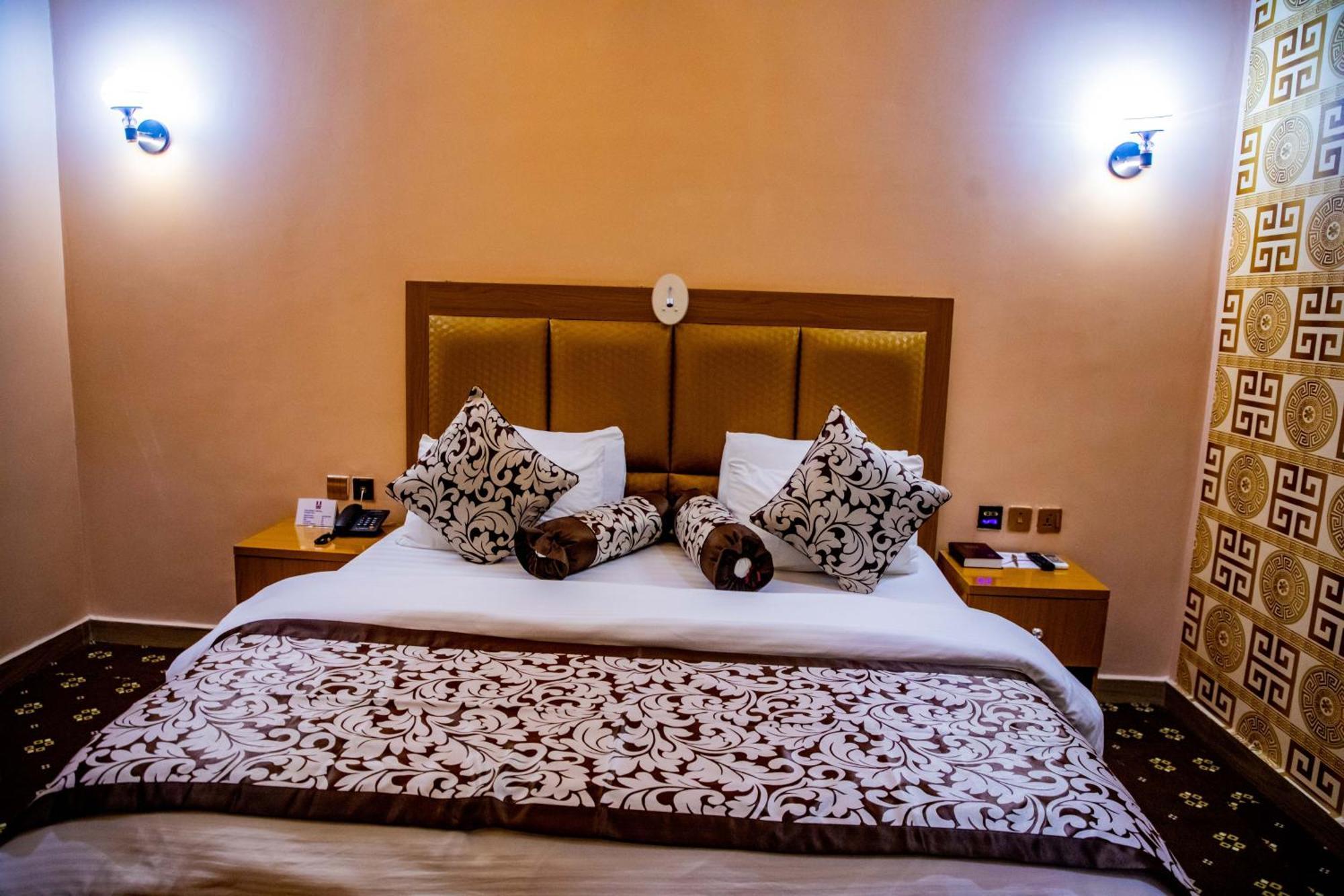 Villa Hilton Hotels Uyo Dış mekan fotoğraf